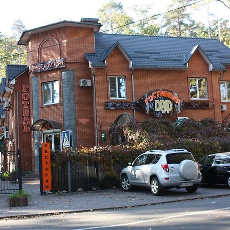 Hotel Gostynnyi Dvir Буча Экстерьер фото