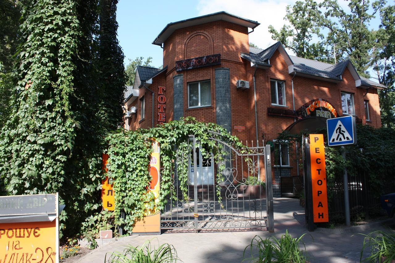 Hotel Gostynnyi Dvir Буча Экстерьер фото