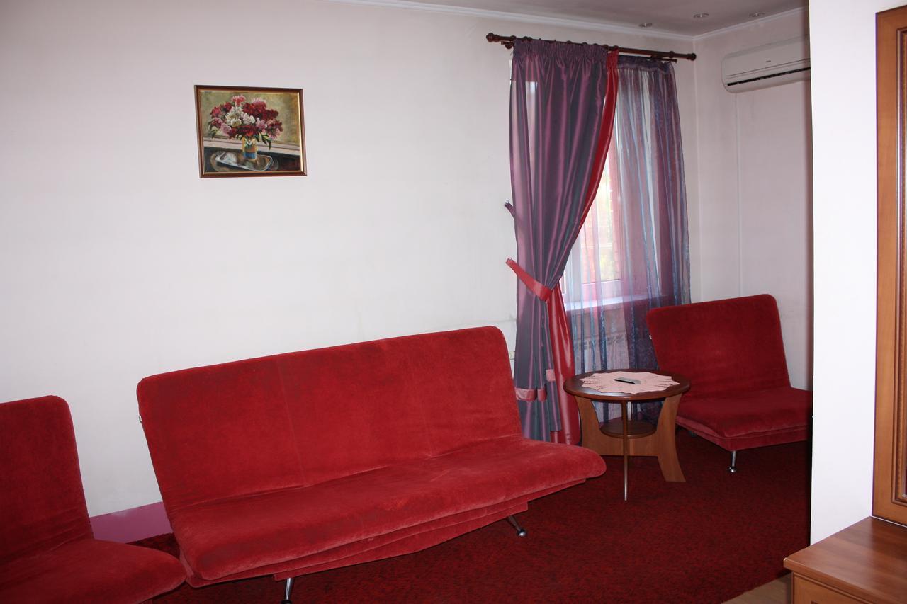 Hotel Gostynnyi Dvir Буча Номер фото