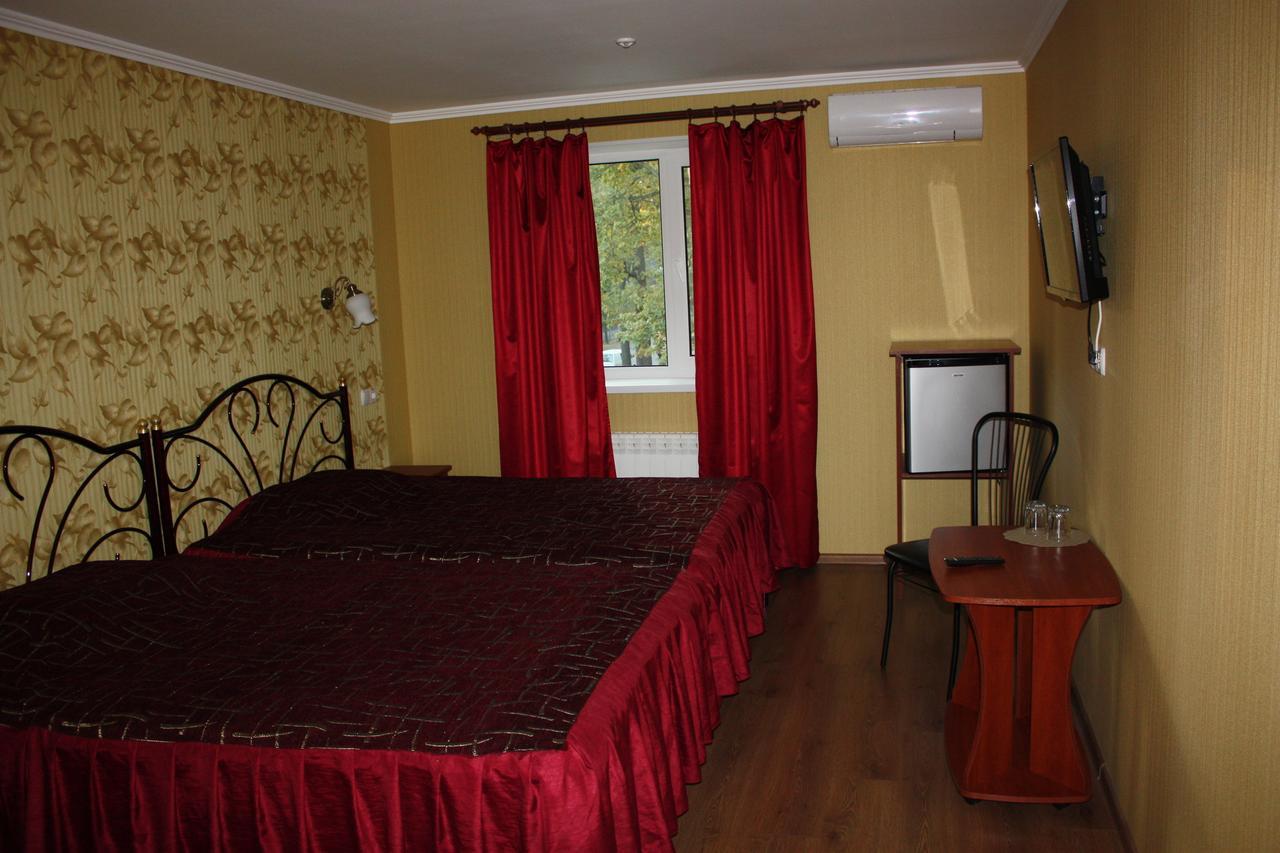 Hotel Gostynnyi Dvir Буча Номер фото