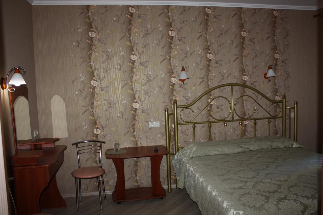 Hotel Gostynnyi Dvir Буча Номер фото
