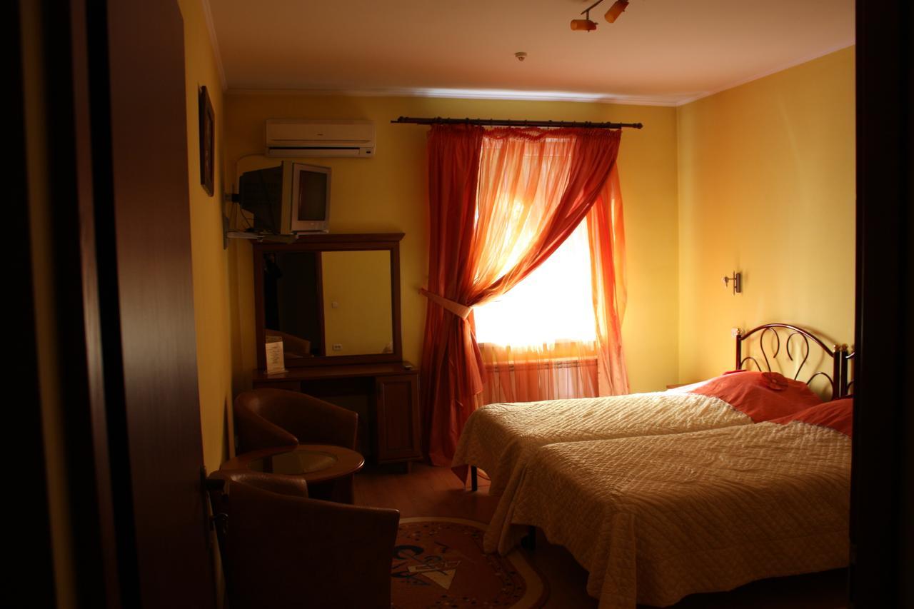 Hotel Gostynnyi Dvir Буча Номер фото