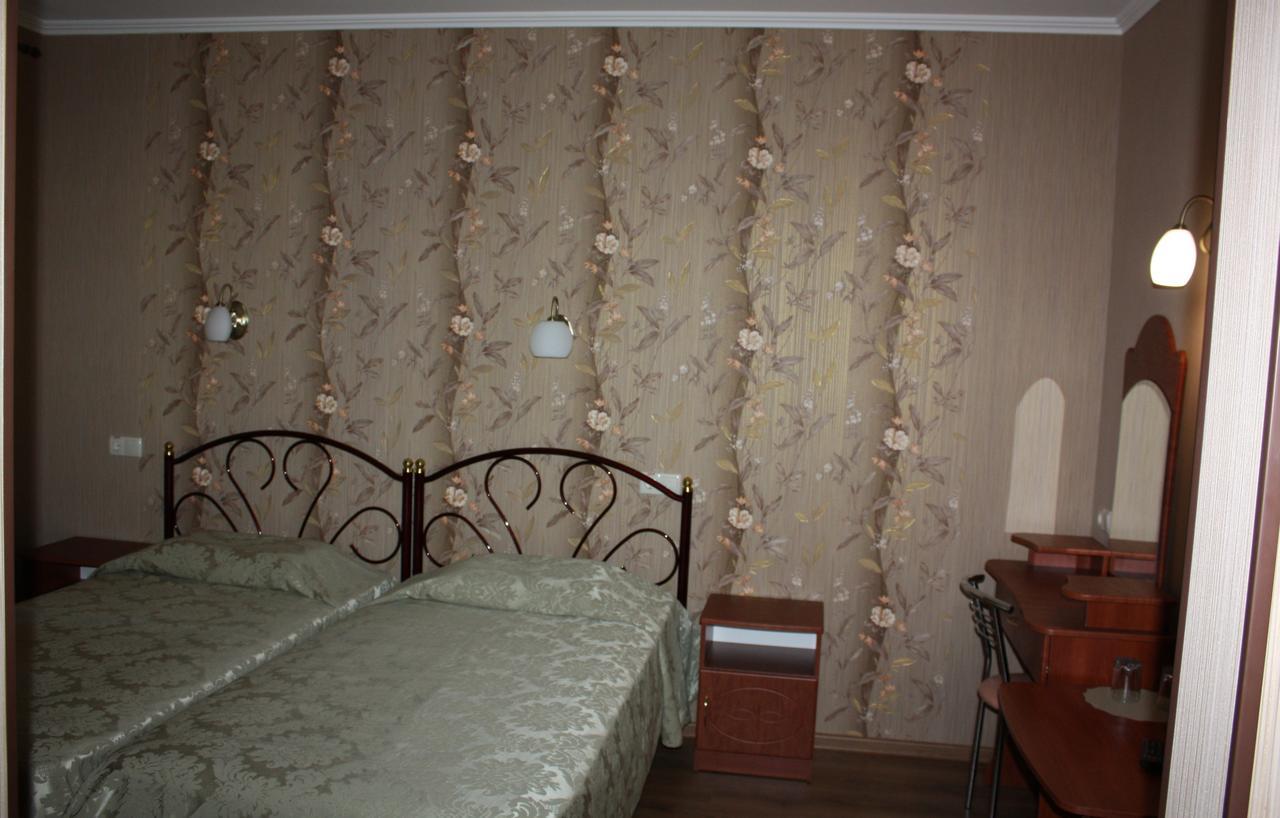 Hotel Gostynnyi Dvir Буча Номер фото